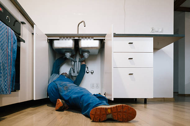 Professional Emergency Plumber technician working in Iowa City, IA